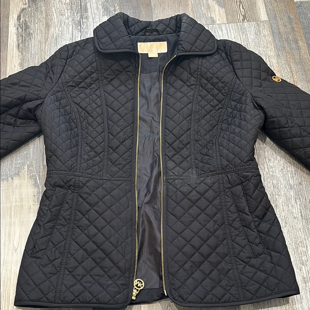 Michael Kors Women’s Black Quilted Puffer Jacket with Gold Zipper. Size Small - Picture 4 of 5